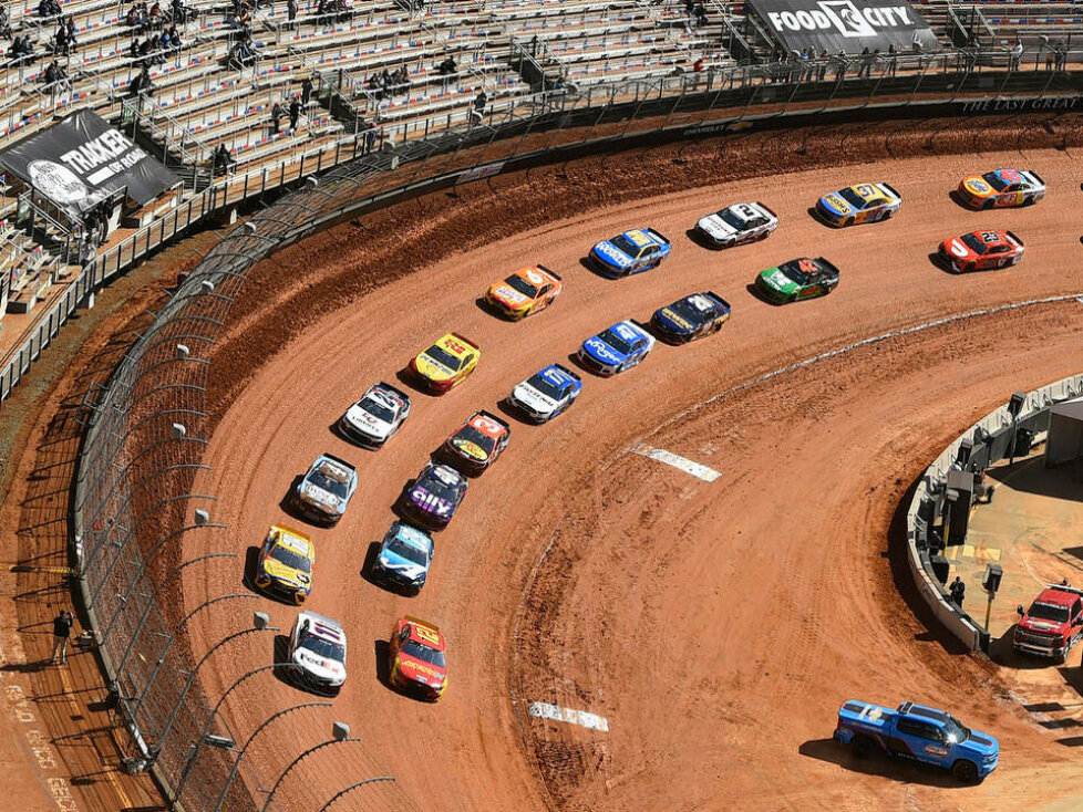 Start zum Food City Dirt Race 2021 auf dem Bristol Motor Speedway als Dirt-Track