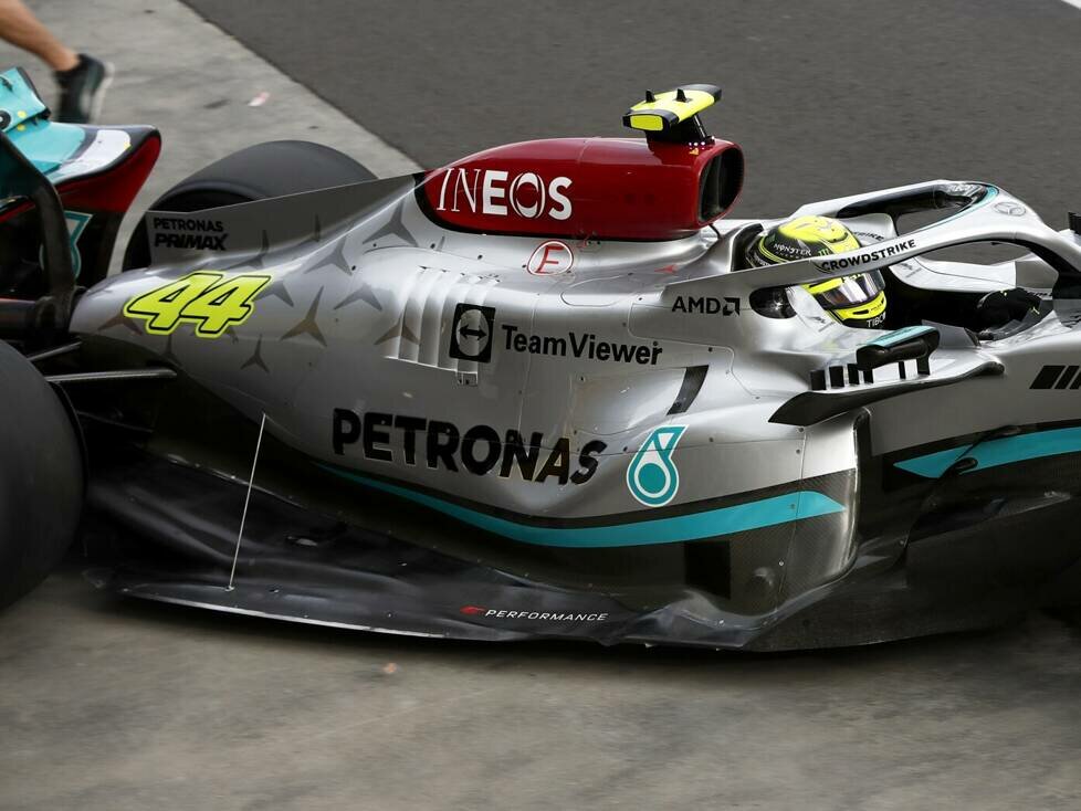 Die Haltestrebe am Unterboden des Mercedes W13 beim Formel-1-Rennen in Melbourne 2022