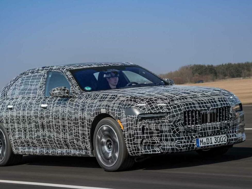 BMW i7
