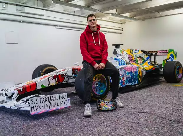 Titel-Bild zur News: Jisbar mit dem Senna-Art-Car