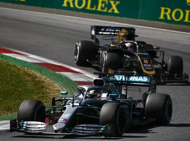 Lewis Hamilton, Romain Grosjean Titel-Bild zur News: Lewis Hamilton, Romain Grosjean