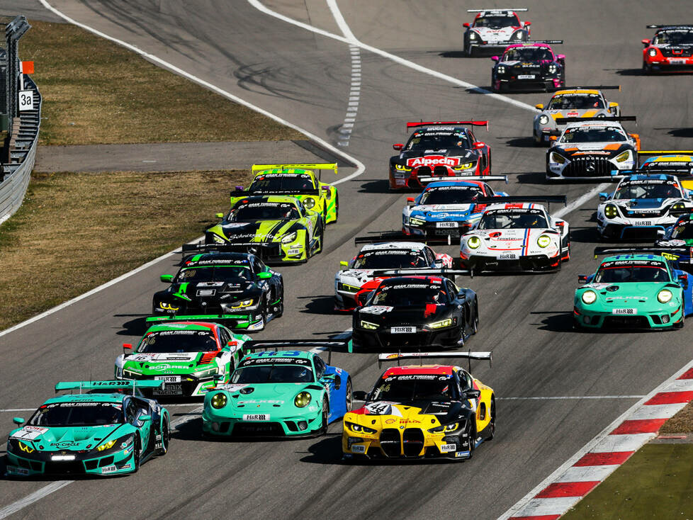 Start der NLS/VLN 2022 auf der Nürburgring-Nordschleife