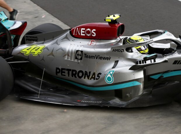Die Haltestrebe am Unterboden des Mercedes W13 beim Formel-1-Rennen in Melbourne 2022 Die Haltestrebe am Unterboden des Mercedes W13 beim Formel-1-Rennen in Melbourne 2022