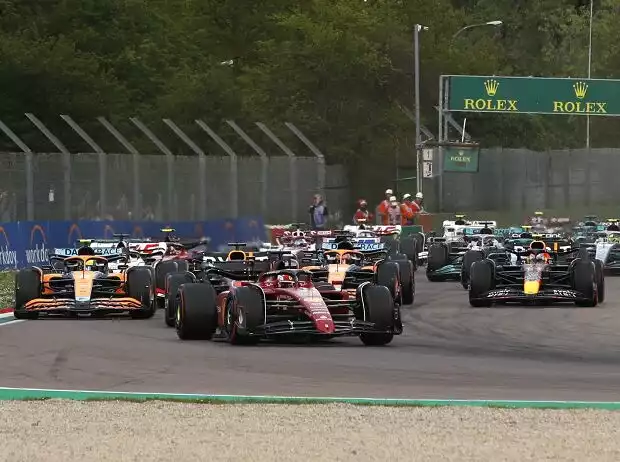 Startszene beim Formel-1-Sprintrennen in Imola 2022 Titel-Bild zur News: Startszene beim Formel-1-Sprintrennen in Imola 2022