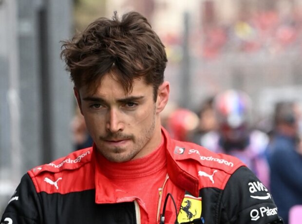 Titel-Bild zur News: Charles Leclerc mit ernstem Blick nach dem Formel-1-Rennen in Imola 2022