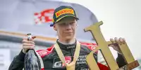Kalle Rovanperä feiert den Sieg bei der Rallye Kroatien 2022