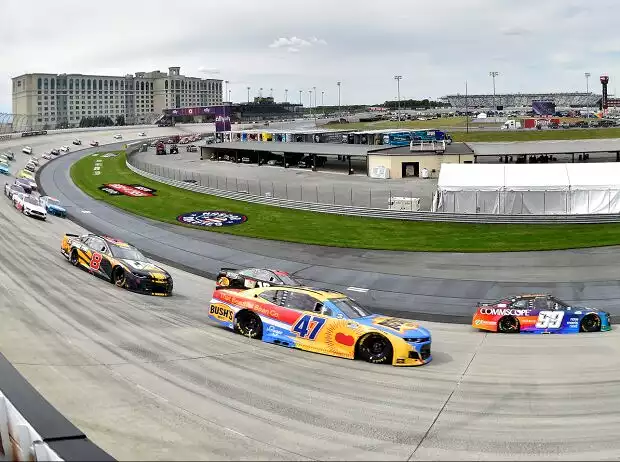 NASCAR-Action auf dem Dover Motor Speedway Titel-Bild zur News: NASCAR-Action auf dem Dover Motor Speedway