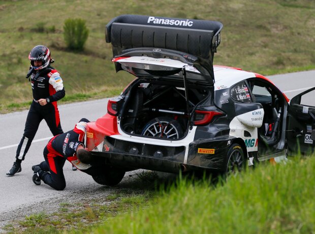 Reifenwechsel: Elfyn Evans, Toyota Gazoo Racing, Toyota Yaris Rally1