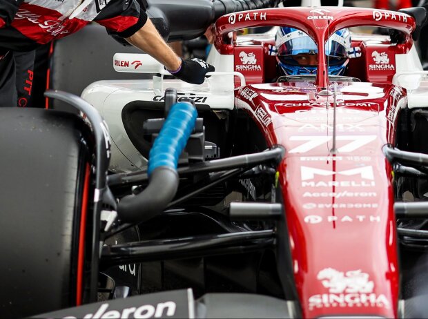 Valtteri Bottas im modifizierten Alfa Romeo C42 beim Formel-1-Rennen 2022 in Imola Valtteri Bottas im modifizierten Alfa Romeo C42 beim Formel-1-Rennen 2022 in Imola