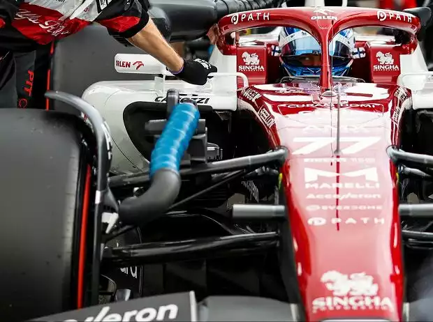 Valtteri Bottas im modifizierten Alfa Romeo C42 beim Formel-1-Rennen 2022 in Imola Titel-Bild zur News: Valtteri Bottas im modifizierten Alfa Romeo C42 beim Formel-1-Rennen 2022 in Imola
