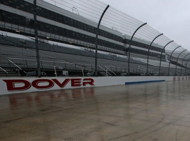 Titel-Bild zur News: Regen am Dover International Speedway