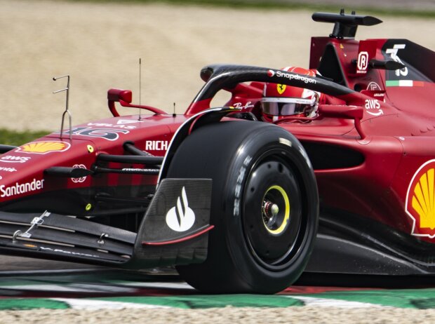 Titel-Bild zur News: Charles Leclerc beim Pirelli-Reifentest 2022 in Imola im Ferrari F1-75