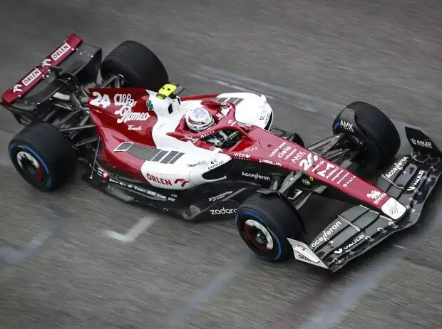 Guanyu Zhou im Alfa Romeo C42 beim Formel-1-Wochenende in Imola 2022 Titel-Bild zur News: Guanyu Zhou im Alfa Romeo C42 beim Formel-1-Wochenende in Imola 2022