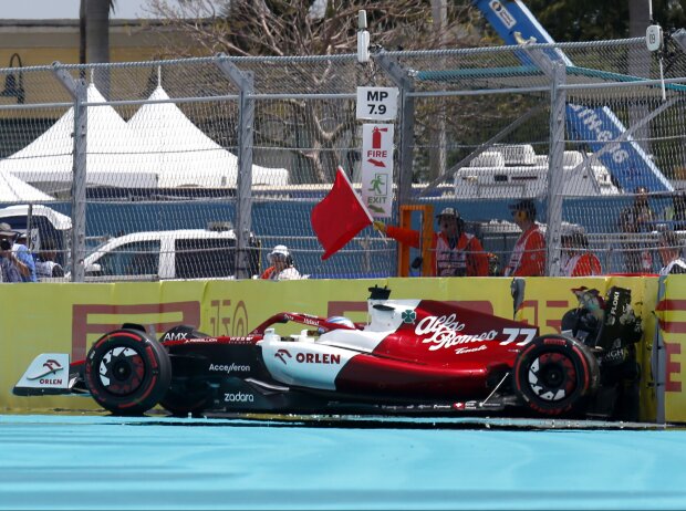 Titel-Bild zur News: Valtteri Bottas (Alfa Romeo) verunfallt im Training zum Formel-1-Training von Miami