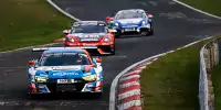 Fahrzeuge bei einem Rennen der NLS auf der Nürburgring-Nordschleife