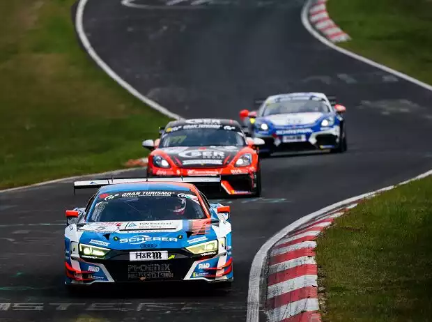 Fahrzeuge bei einem Rennen der NLS auf der Nürburgring-Nordschleife Titel-Bild zur News: Fahrzeuge bei einem Rennen der NLS auf der Nürburgring-Nordschleife