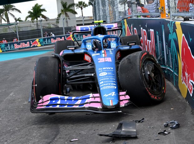 Titel-Bild zur News: Esteban Ocon (Alpine) verunfallt im Freien Training zum Formel-1-Rennen in Miami 2022