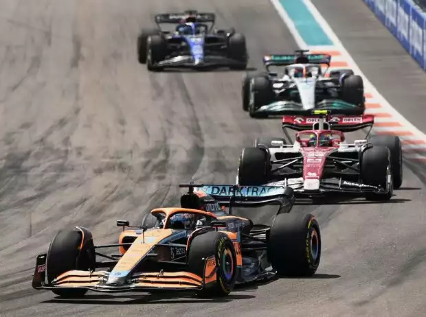 Guanyu Zhou, Daniel Ricciardo, George Russell Titel-Bild zur News: Guanyu Zhou, Daniel Ricciardo, George Russell