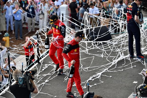 Carlos Sainz Charles Leclerc Ferrari Ferrari F1 ~Carlos Sainz (Ferrari) und Charles Leclerc (Ferrari) ~ 