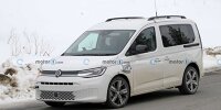VW Caddy Plug-in-Hybrid als Erlkönig erwischt