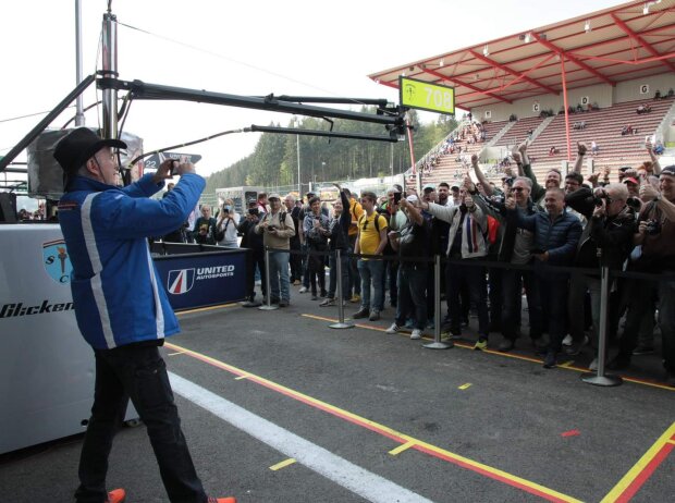 James Glickenhaus mit Fans