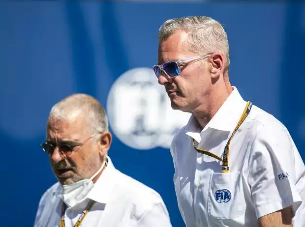Die beiden Formel-1-Rennleiter 2022: Eduardo Freitas und Niels Wittich (von links) Titel-Bild zur News: Die beiden Formel-1-Rennleiter 2022: Eduardo Freitas und Niels Wittich (von links)