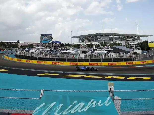 Carlos Sainz, Nicholas Latifi, Sergio Perez Titel-Bild zur News: Carlos Sainz, Nicholas Latifi, Sergio Perez