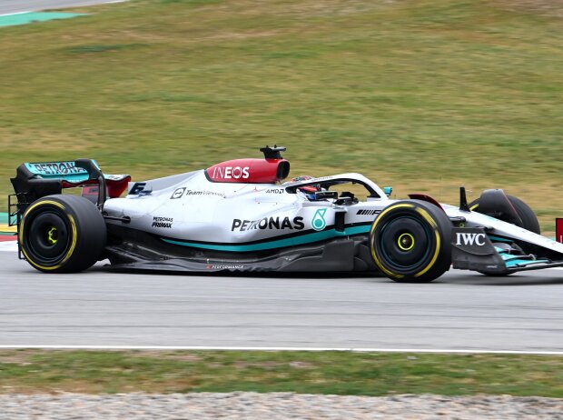 George Russell im Mercedes W13 bei den Wintertests 2022 in Barcelona George Russell im Mercedes W13 bei den Wintertests 2022 in Barcelona