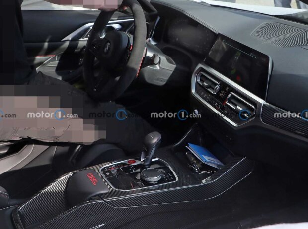 Titel-Bild zur News: BMW M4 CSL (2022) neue Erlkönigbilder plus Cockpit