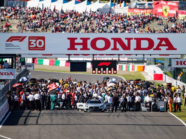 Titel-Bild zur News: Grid vor dem Formel-1-Rennen in Suzuka