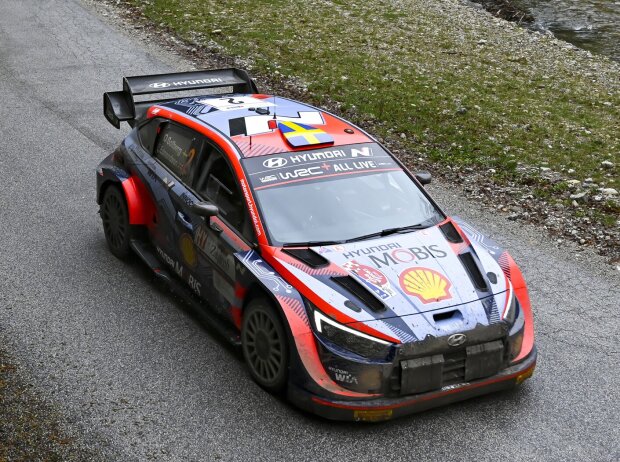 Titel-Bild zur News: Oliver Solberg fährt in seinem Hyundai i20 N Rally1