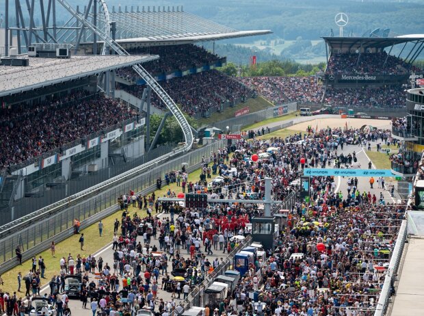 Titel-Bild zur News: Endlich wieder volles Haus: Zur 50. Ausgabe der 24h Nürburgring gibt es ein packevolles Programm für die Fans