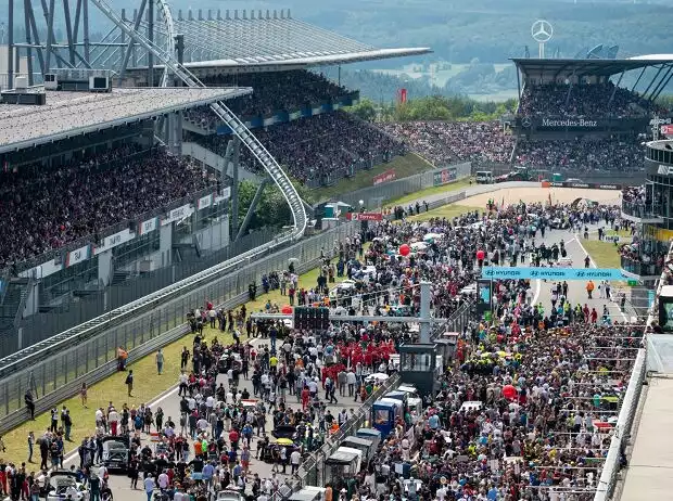 Endlich wieder volles Haus: Zur 50. Ausgabe der 24h Nürburgring gibt es ein packevolles Programm für die Fans Titel-Bild zur News: Endlich wieder volles Haus: Zur 50. Ausgabe der 24h Nürburgring gibt es ein packevolles Programm für die Fans