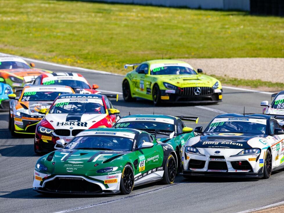 Volles Feld in der ADAC GT4 Germany mit dem Aston Martin Vantage GT4