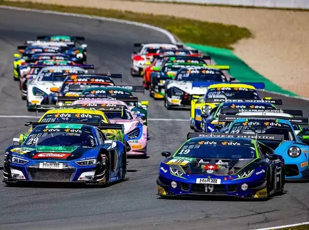 Titel-Bild zur News: Das Feld des ADAC GT Masters 2022