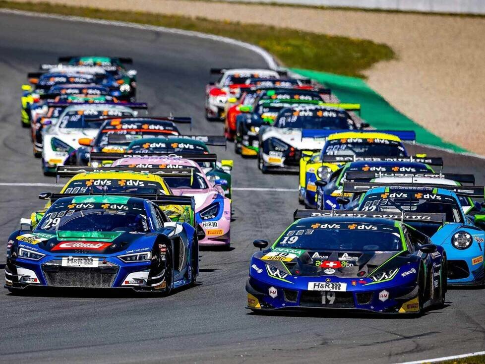 Das Feld des ADAC GT Masters 2022