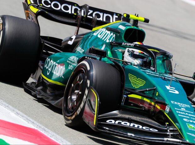 Sebastian Vettel (Aston Martin AMR22) beim Training zum Formel-1-Rennen in Barcelona 2022 Sebastian Vettel (Aston Martin AMR22) beim Training zum Formel-1-Rennen in Barcelona 2022