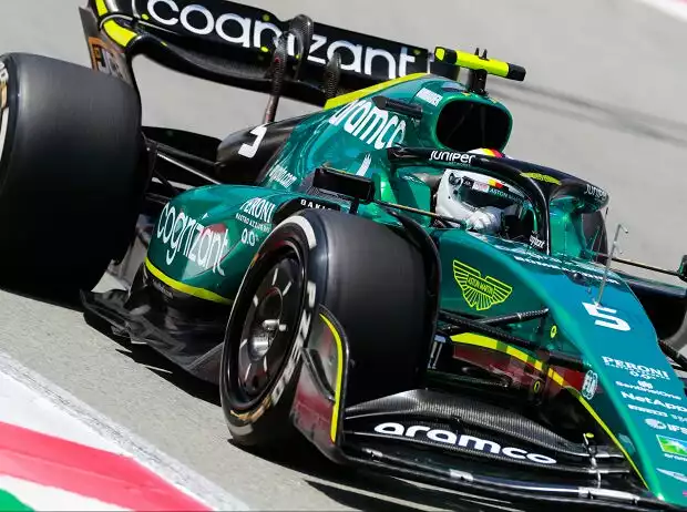 Titel-Bild zur News: Sebastian Vettel (Aston Martin AMR22) beim Training zum Formel-1-Rennen in Barcelona 2022