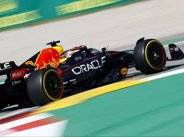 Max Verstappen (Red Bull RB18) im Training zum Formel-1-Rennen in Spanien 2022 Titel-Bild zur News: Max Verstappen (Red Bull RB18) im Training zum Formel-1-Rennen in Spanien 2022