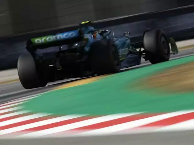 Sebastian Vettel (Aston Martin AMR22) beim Training zum Formel-1-Rennen in Spanien 2022 Titel-Bild zur News: Sebastian Vettel (Aston Martin AMR22) beim Training zum Formel-1-Rennen in Spanien 2022