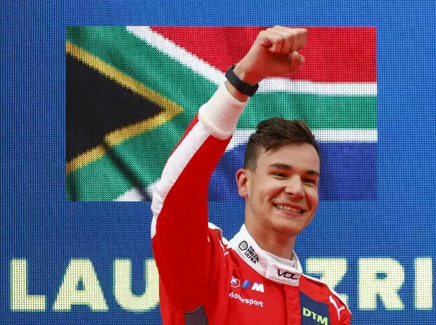 Sheldon van der Linde bejubelt den DTM-Sieg auf dem Norisring Titel-Bild zur News: Sheldon van der Linde bejubelt den DTM-Sieg auf dem Norisring