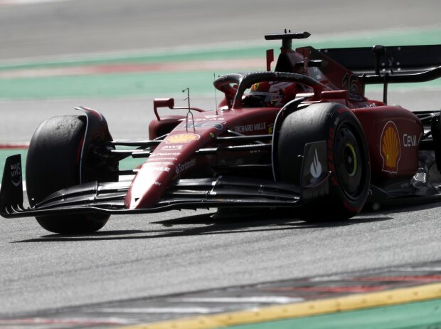 Charles Leclerc (Ferrari F1-75) im Training zum Formel-1-Rennen in Spanien 2022