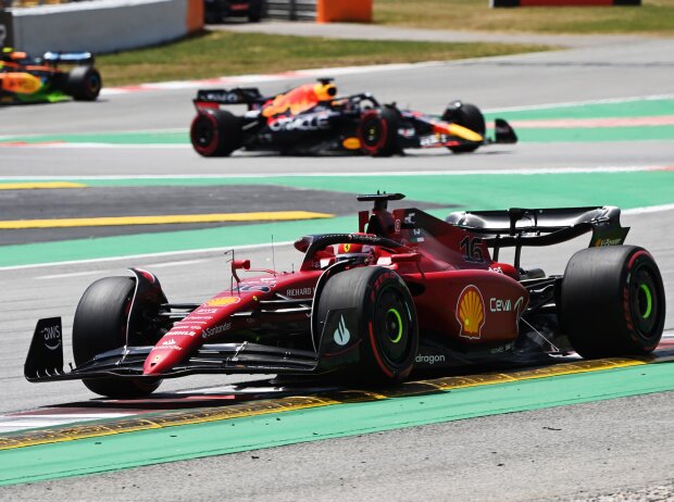 Titel-Bild zur News: Charles Leclerc (Ferrari) und Max Verstappen beim Qualifying zum Formel-1-Rennen in Spanien 2022