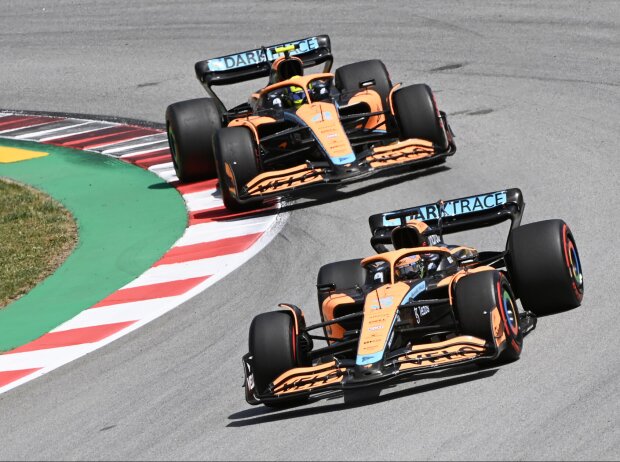 Titel-Bild zur News: Daniel Ricciardo vor Lando Norris (McLaren) beim Formel-1-Rennen von Spanien 2022
