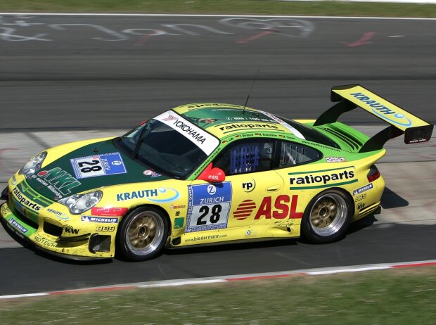 Manthey-Porsche im Jahr 2006 auf der Nürburgring-Nordschleife Manthey-Porsche im Jahr 2006 auf der Nürburgring-Nordschleife