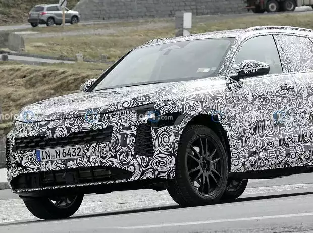 Audi Q5 (2024) Erlkönigaufnahmen Titel-Bild zur News: Audi Q5 (2024) Erlkönigaufnahmen