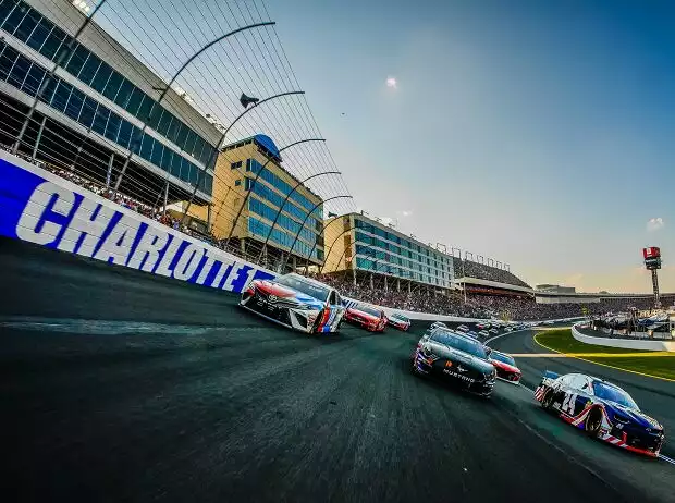 Pace-Laps zum Coca-Cola 600 auf dem Charlotte Motor Speedway Titel-Bild zur News: Pace-Laps zum Coca-Cola 600 auf dem Charlotte Motor Speedway