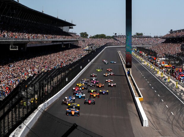 Titel-Bild zur News: Start zum 105. Indy 500 am 30. Mai 2021 auf dem Indianapolis Motor Speedway
