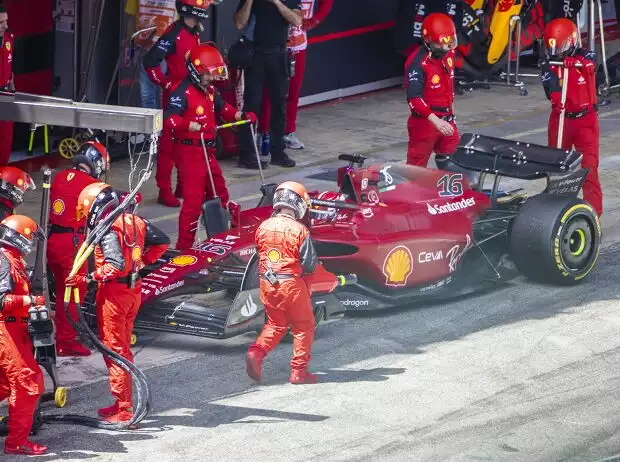 Charles Leclerc (Ferrari F1-75) scheidet beim Formel-1-Rennen in Barcelona 2022 aus Titel-Bild zur News: Charles Leclerc (Ferrari F1-75) scheidet beim Formel-1-Rennen in Barcelona 2022 aus