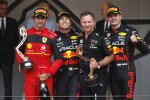 Carlos Sainz (Ferrari), Sergio Perez (Red Bull), Christian Horner und Max Verstappen (Red Bull) 